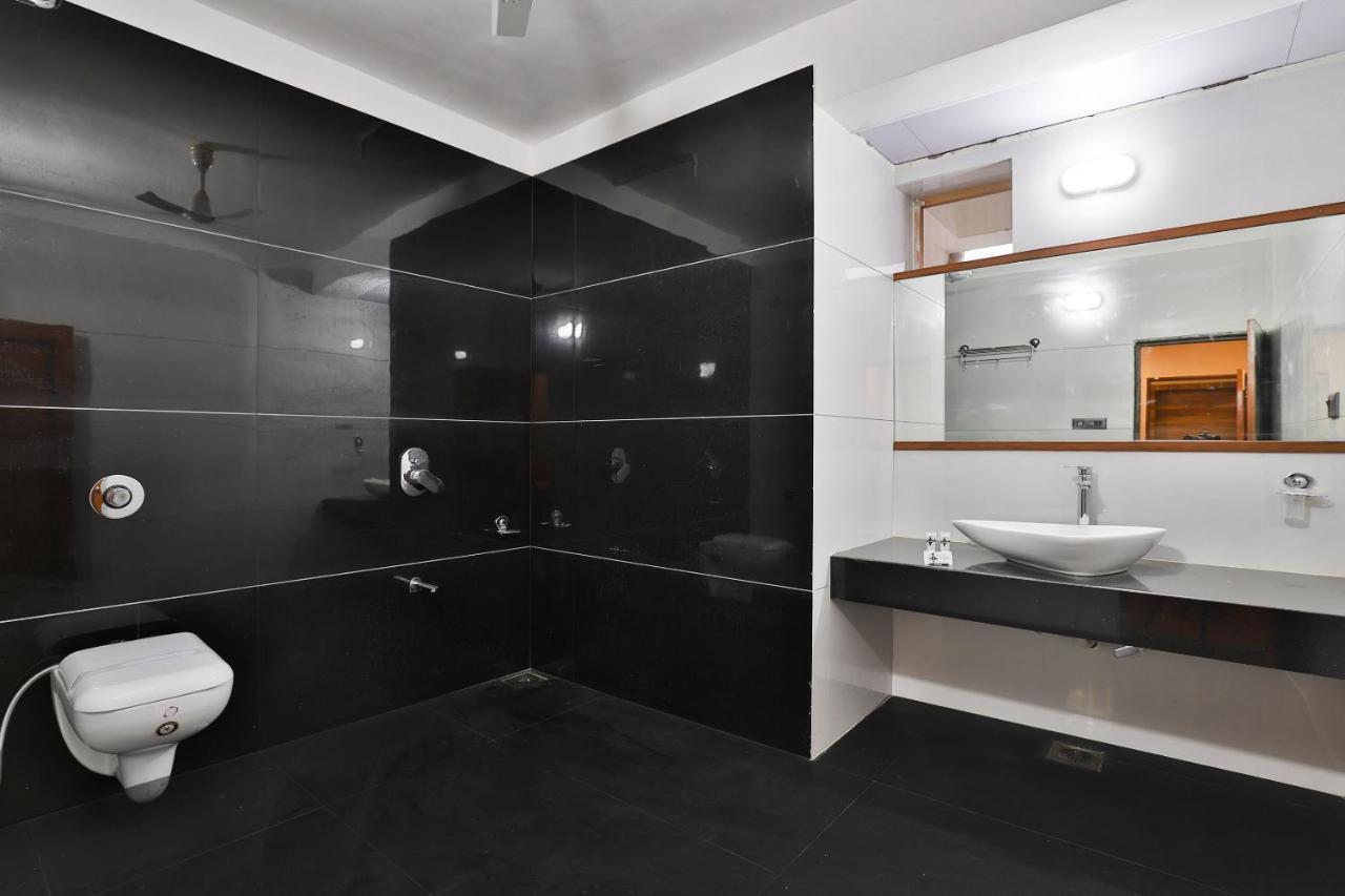 Oyo 23540 Hotel Suryakant Rádžkót Exteriér fotografie