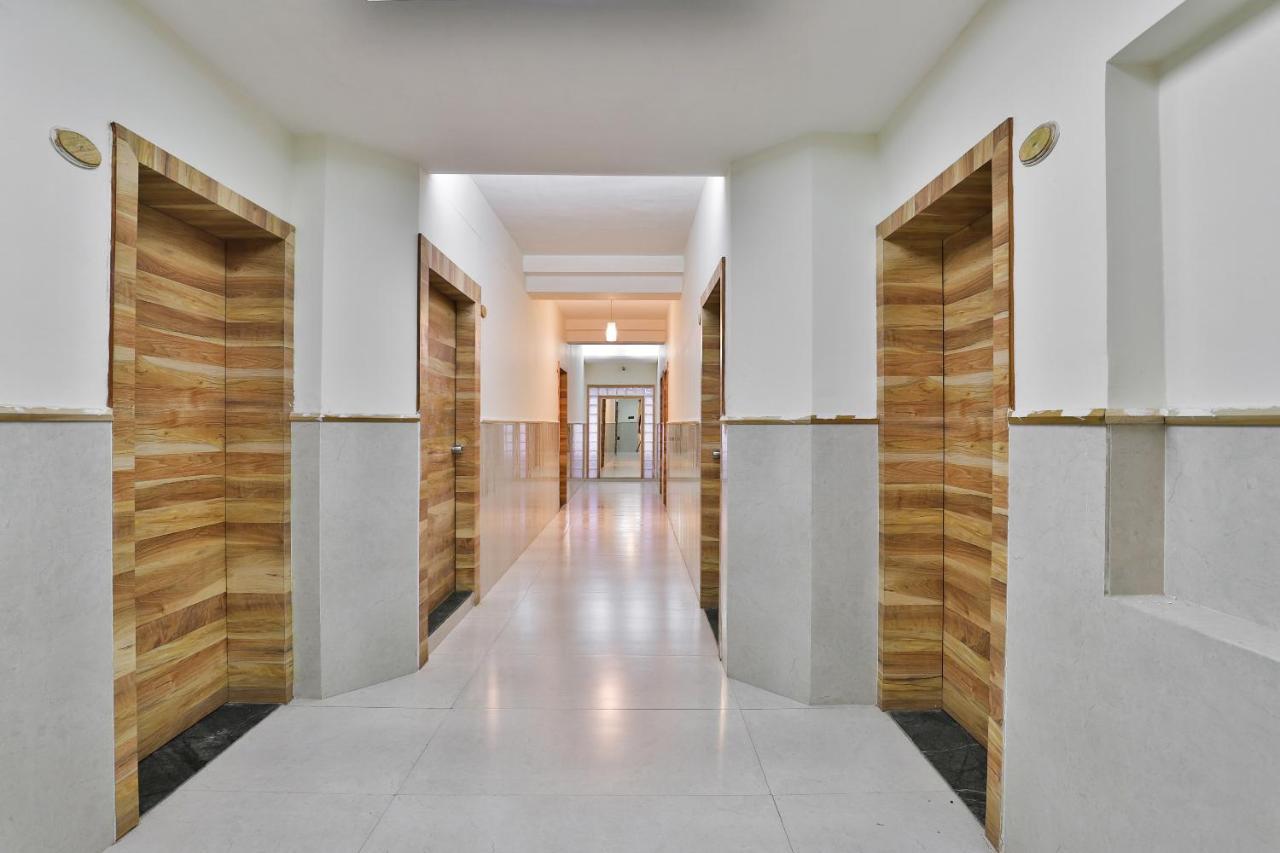 Oyo 23540 Hotel Suryakant Rádžkót Exteriér fotografie